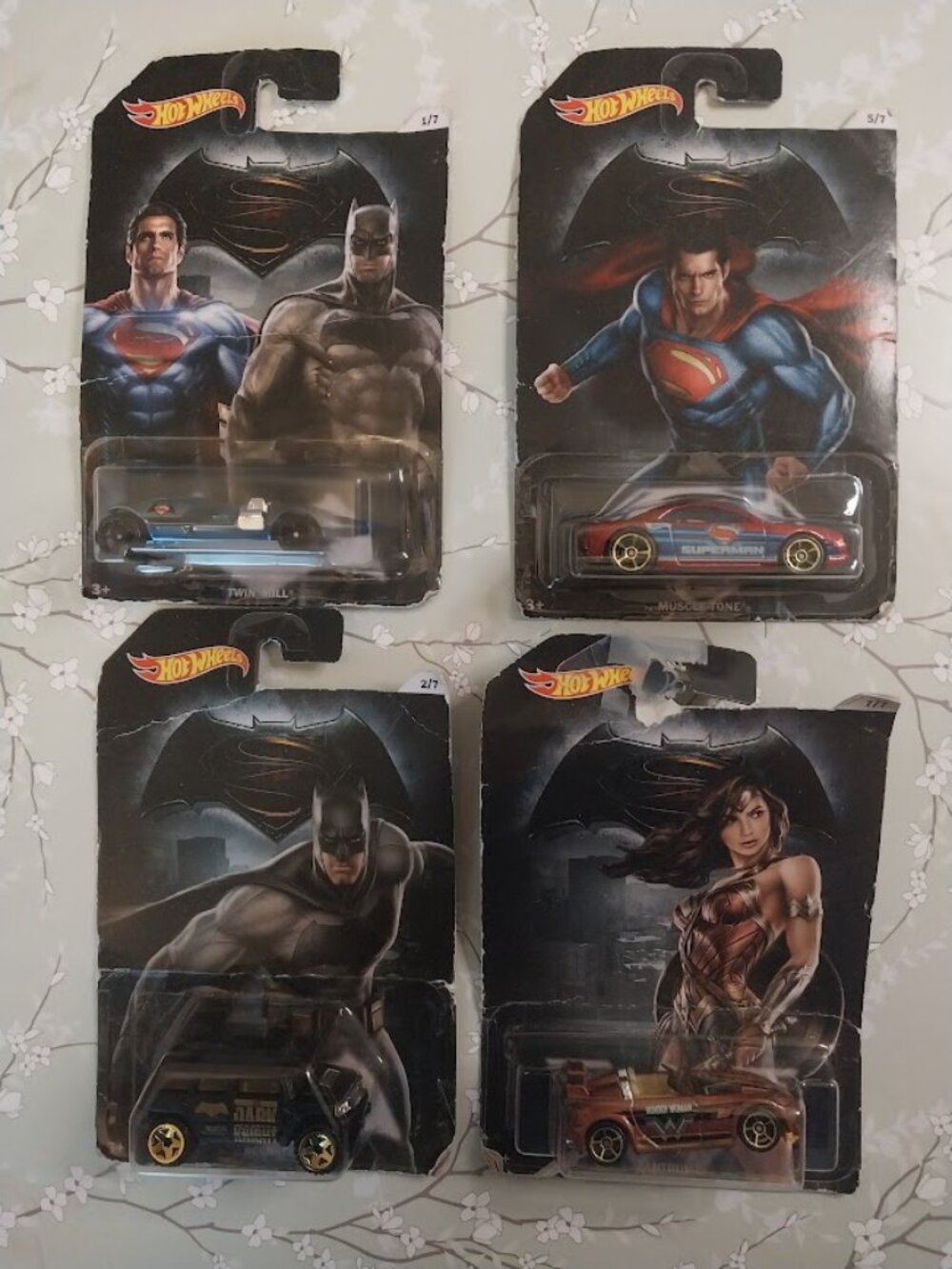 DC Comic: Batman Vs Superman Hot Wheels